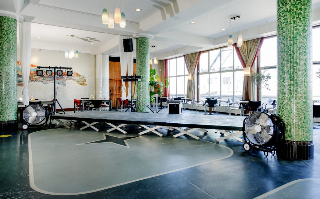 Kompaszaal concert stage in Amsterdam East - Halls for rent to host your cultural, private or corporate event